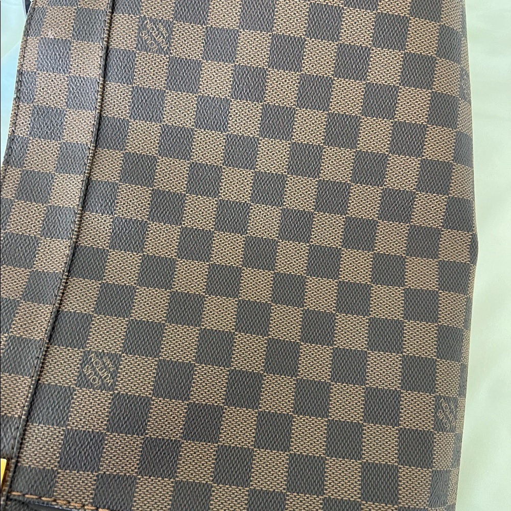 Louis Vuitton Bag - Picture 7 of 9